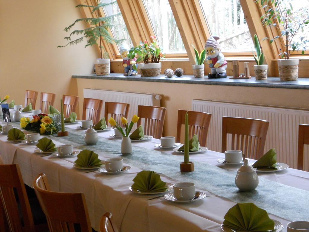 Hotel Restaurant Zwergschloesschen Гера Экстерьер фото